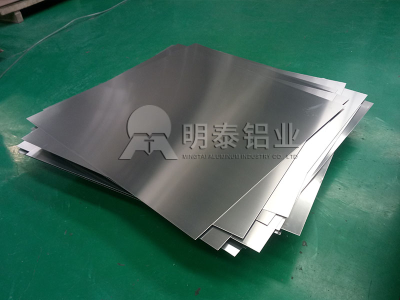 電池外殼材料3003鋁板價(jià)格多少？明泰鋁業(yè)為您解答