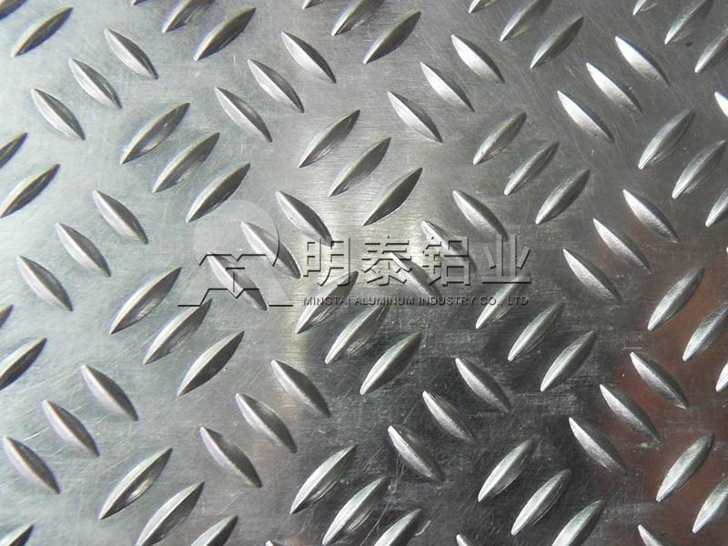 5052花紋鋁板廠(chǎng)家-升降平臺用5052花紋鋁板價(jià)格多少?